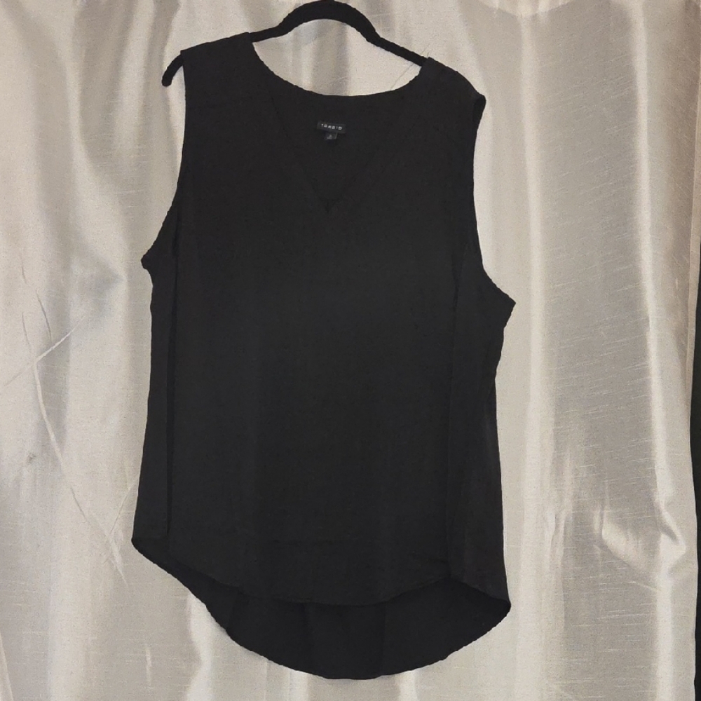 Chic Black Sleeveless V-Neck Blouse